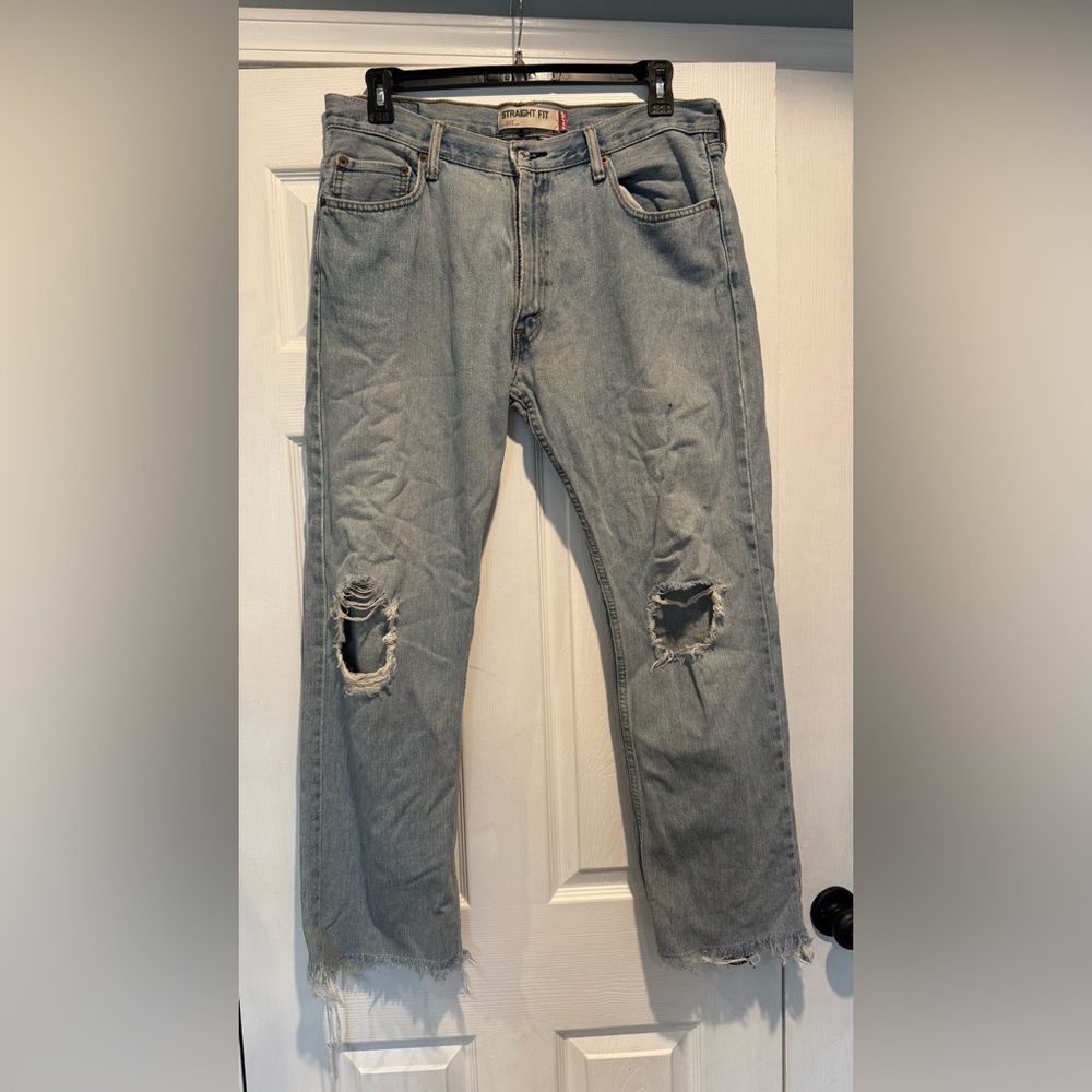 Levi's 505 straight 
36/32
Fit a women 12
Great condition. Minor stain shown